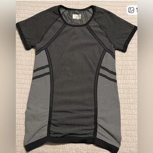 NWT Athleta Diamond Fastest Track Tee
Size L